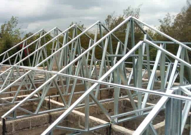 Light gauge steel roof trusses for roofing